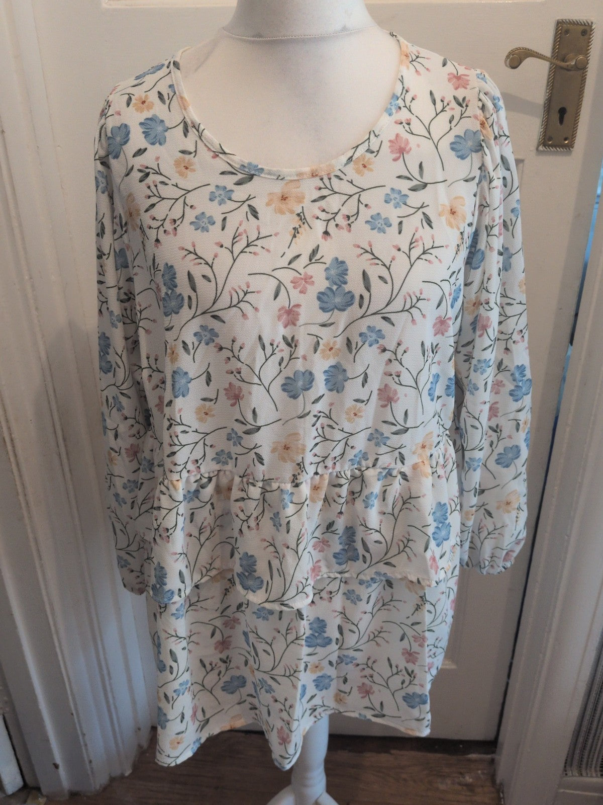 Ladies Long Line Top Floral Yours Size 20