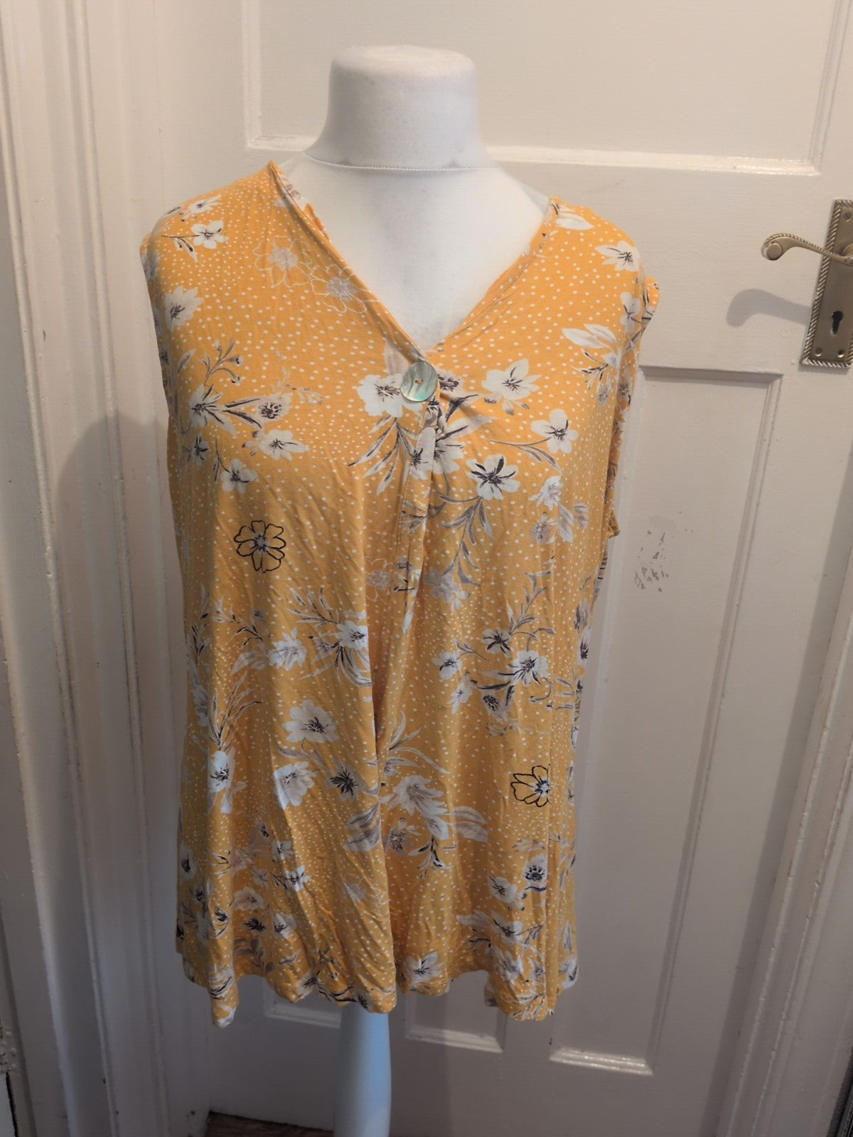 Bonmarche 20 Yellow Floral Sleeveless Blouse