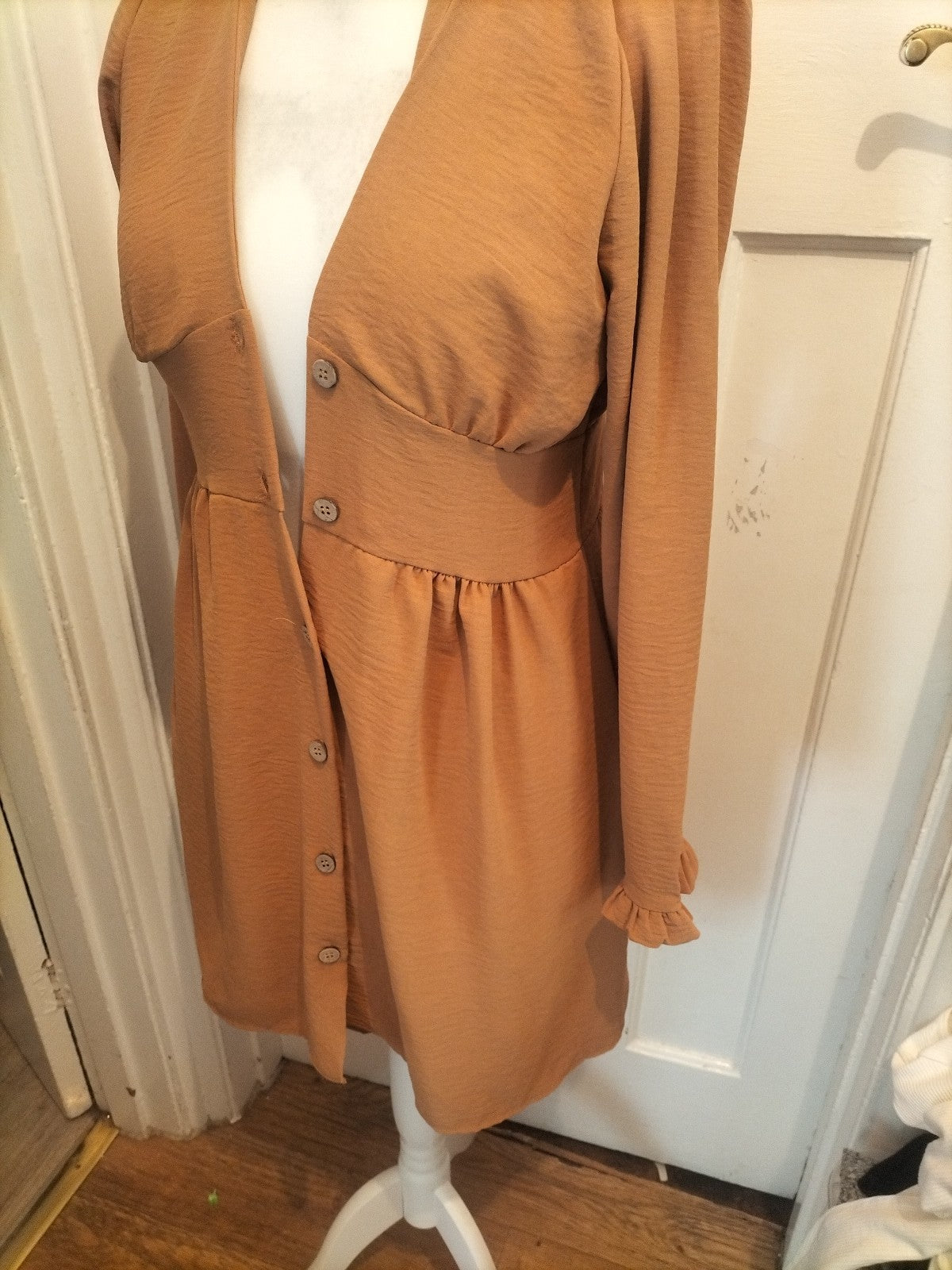 Ladies Boohoo Size M/L Brown Long Sleeve Dress