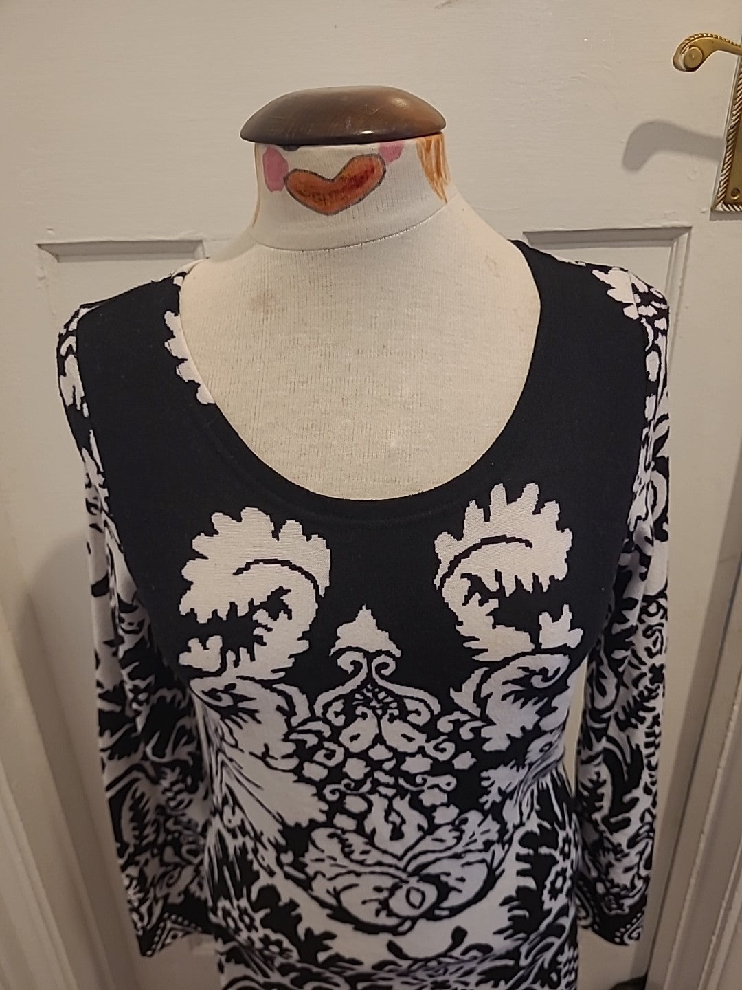 Ladies Layers Size L/XL Black/White Patterned Long Sleeved Dress