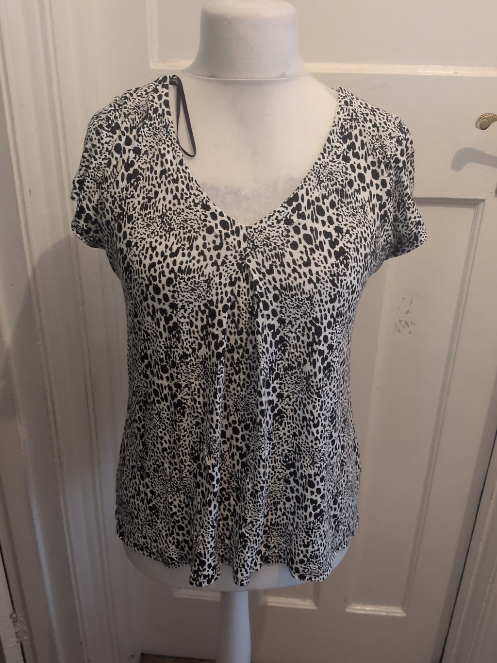 Tu 8 Black And White Short Sleeve T-shirt Blouse
