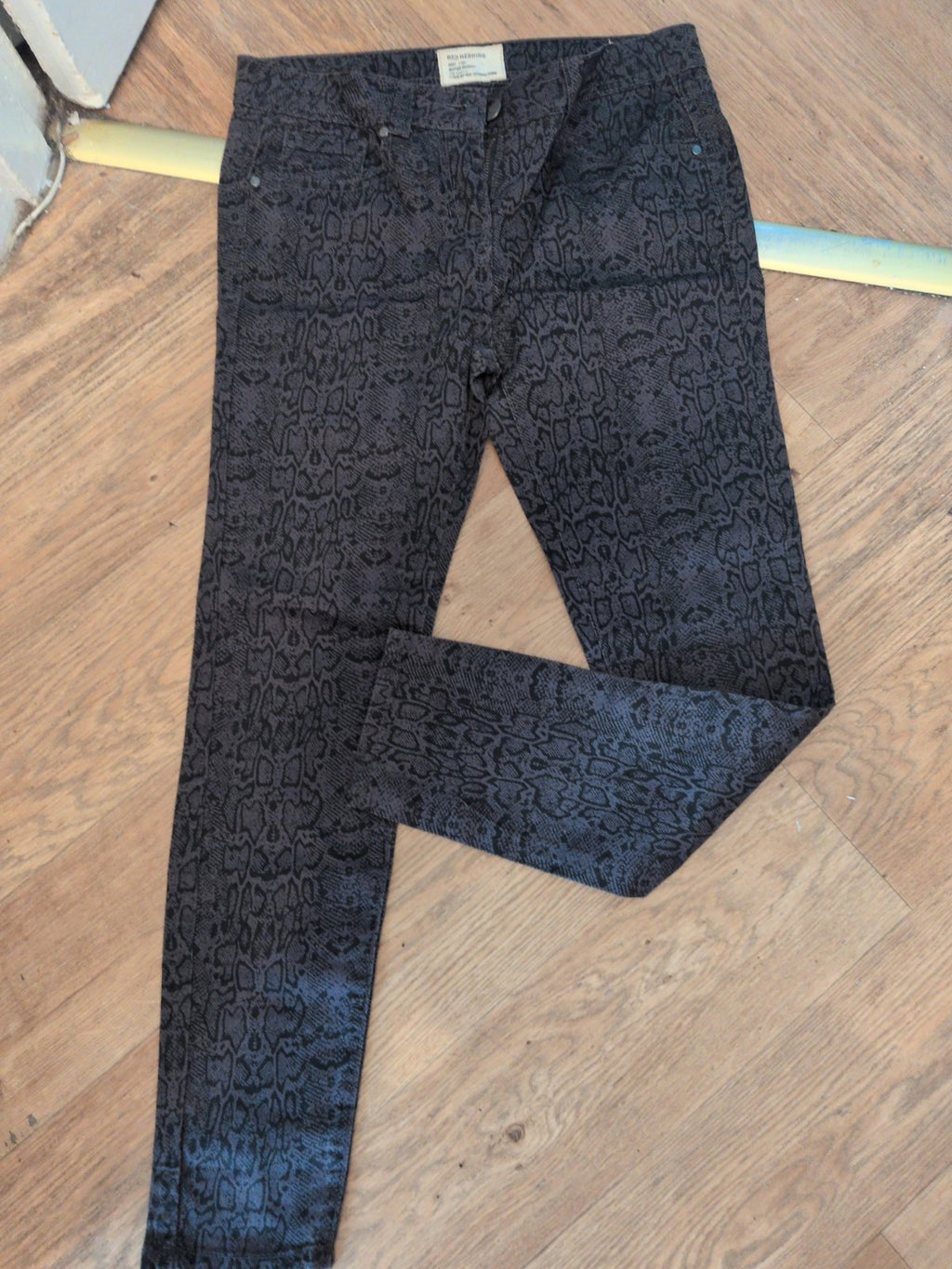 Red Herring 10 Short Super Skinny Grey And Black Jeans