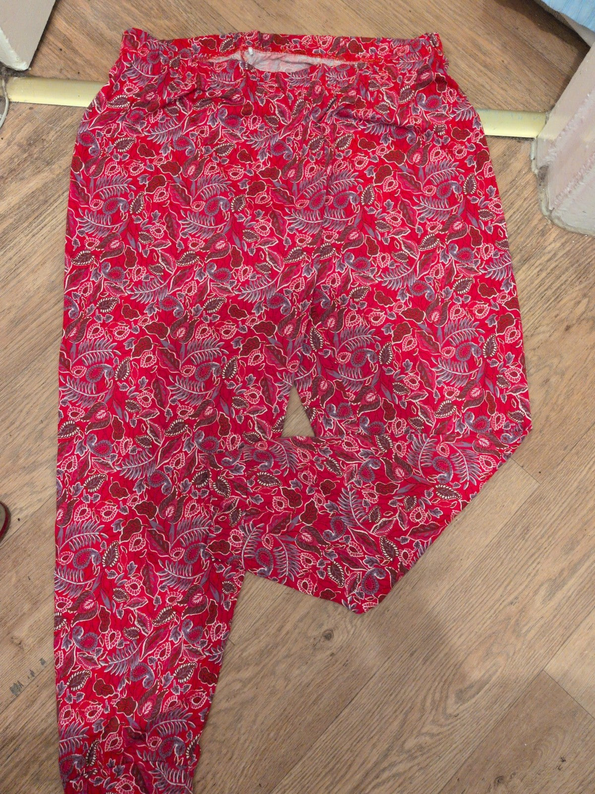 XL Red Floral Patterning Elasticated Pyjama Bottoms
