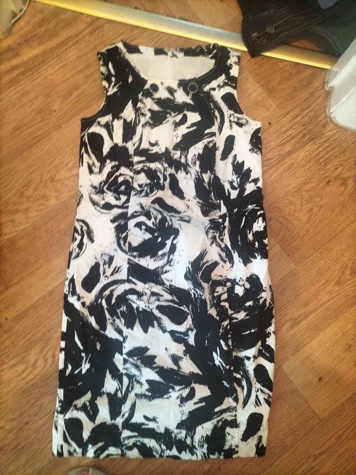 Ladies Alfani Size 6 Black And White Lined Sleeveless Dress