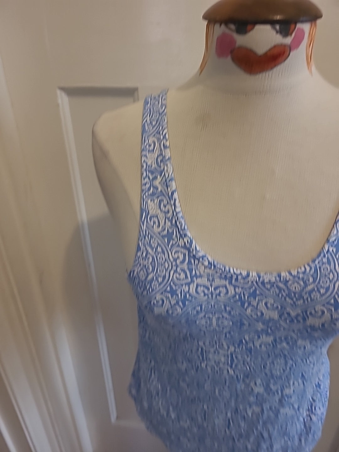 Ladies Peacocks Size 10 Blue White Aztec Style Sleeveless Tshirt