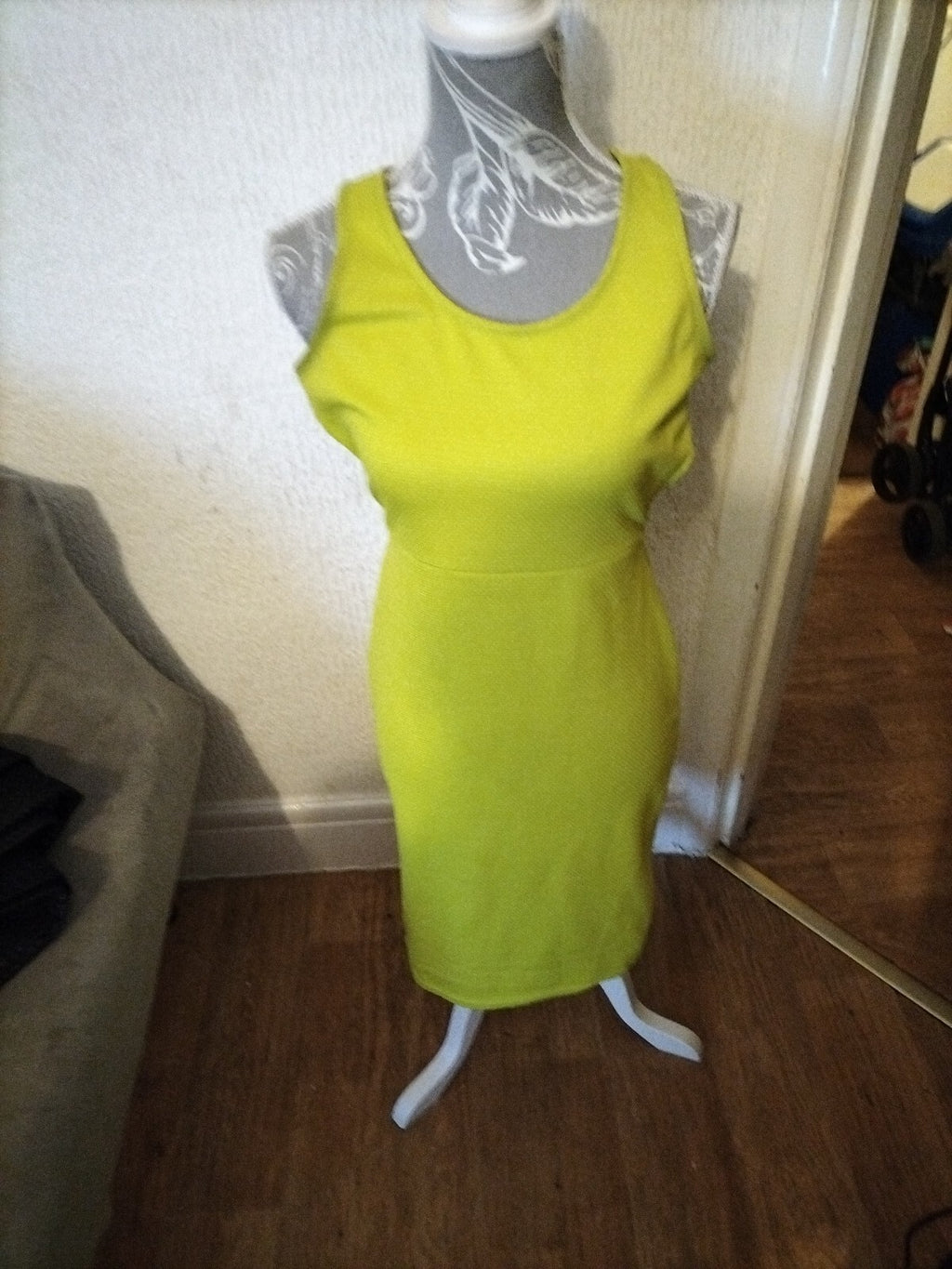 Ladies Missi London Size Small Yellow Sleeveless Dress