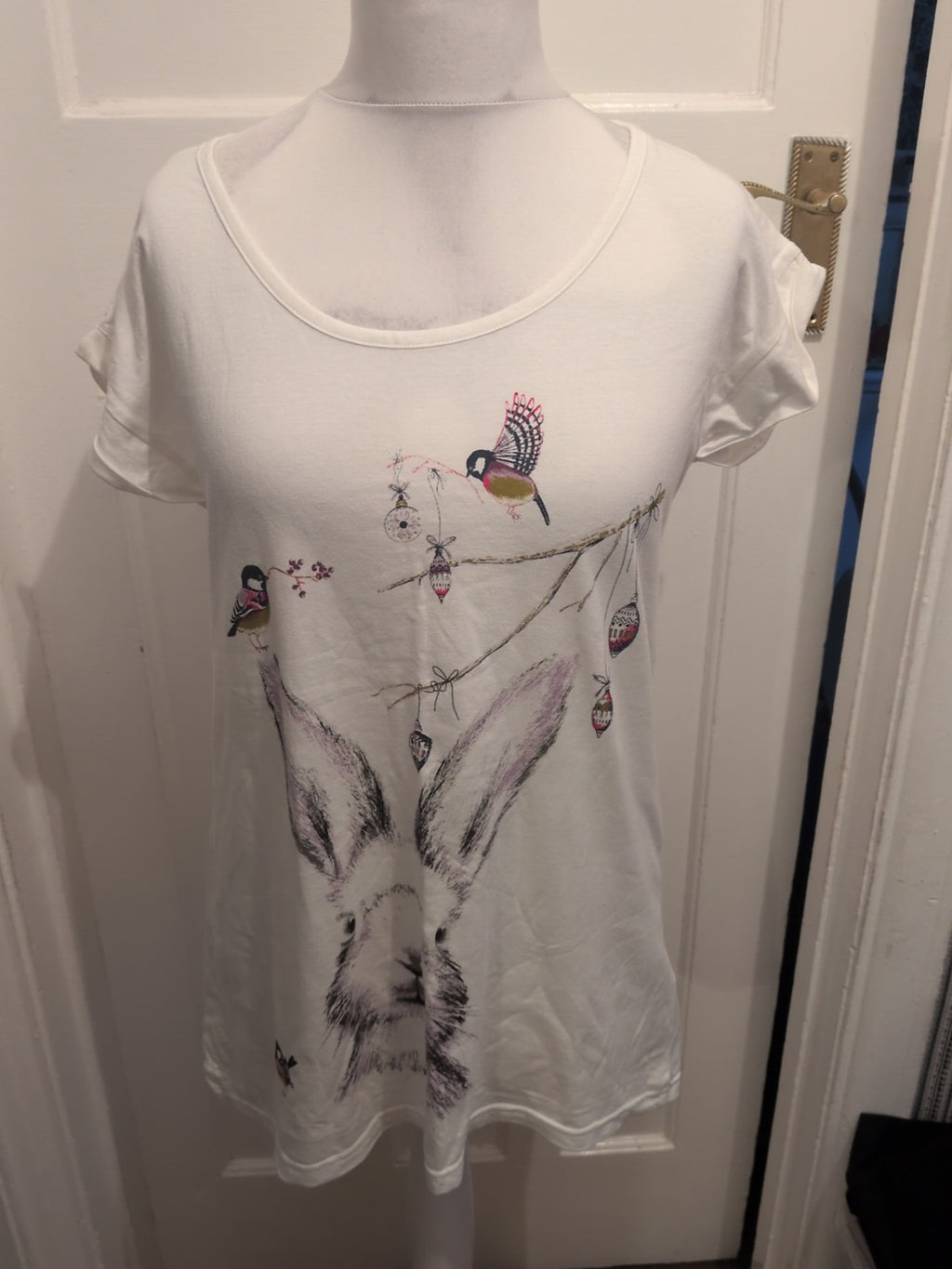Ladies Avon Size 14-16 White Bird Pattern Short Sleeved T-shirt