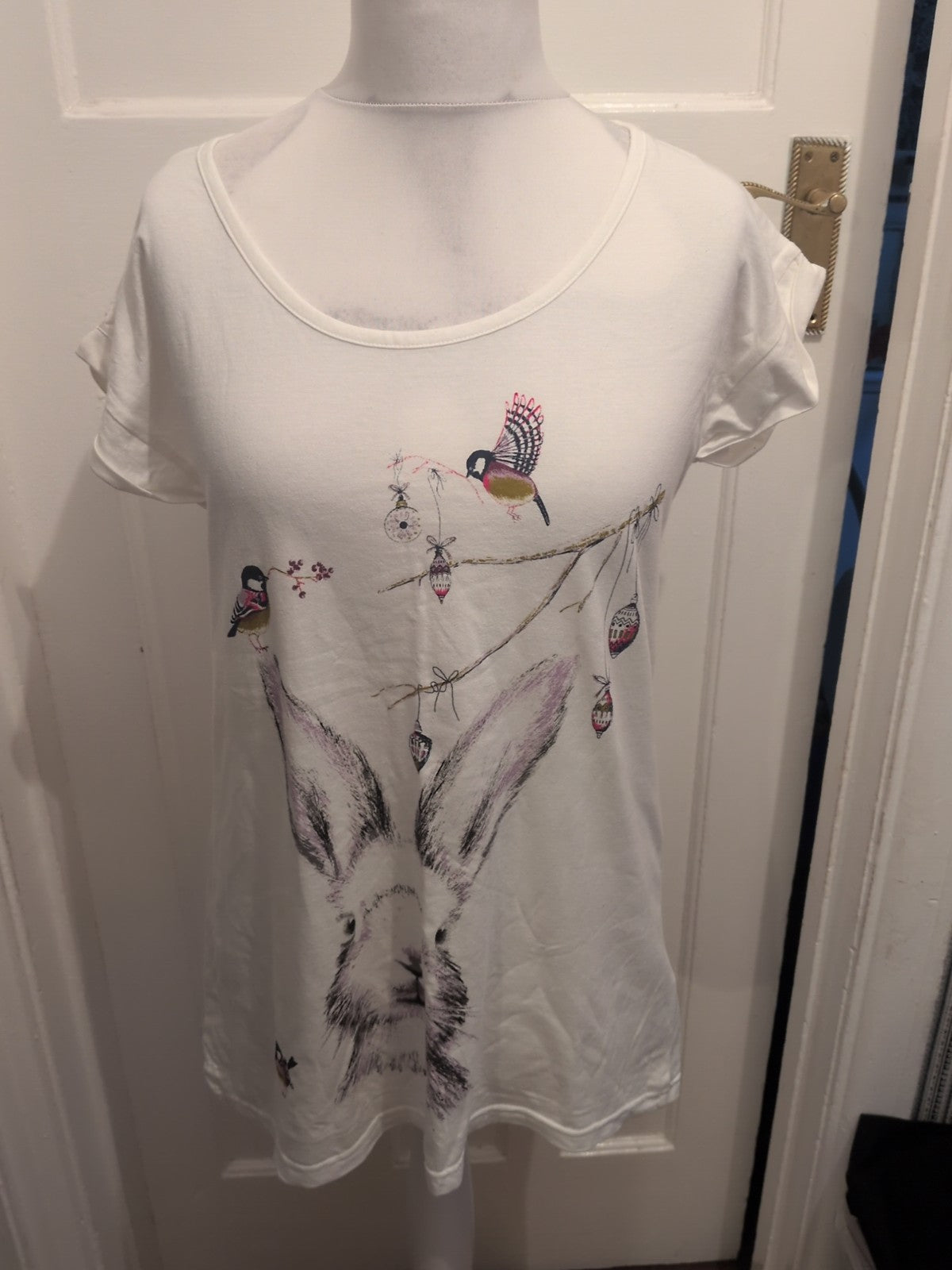 Ladies Avon Size 14-16 White Bird Pattern Short Sleeved T-shirt