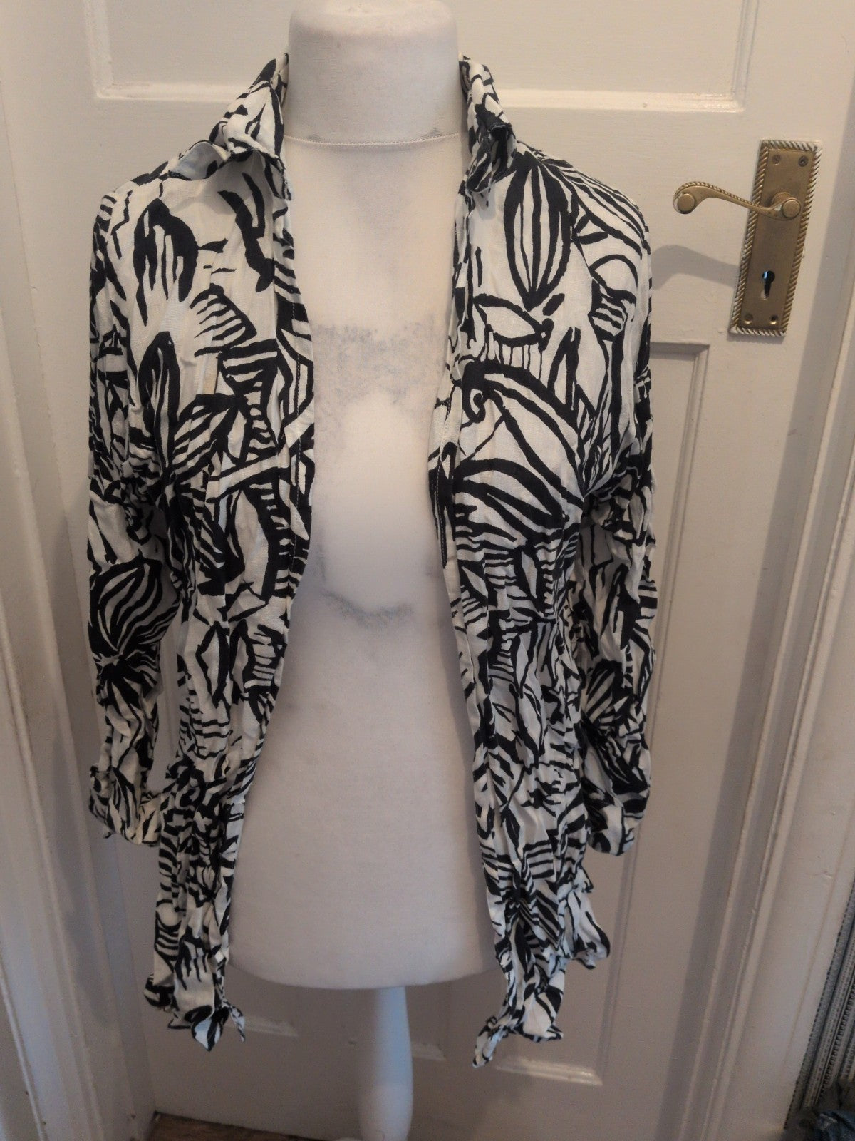 Spirito 16 Black And White Short Sleeve Shirt