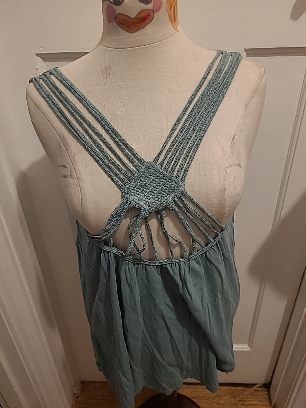 Ladies Size Small Teal Sleeveless Blouse Detailed Middle
