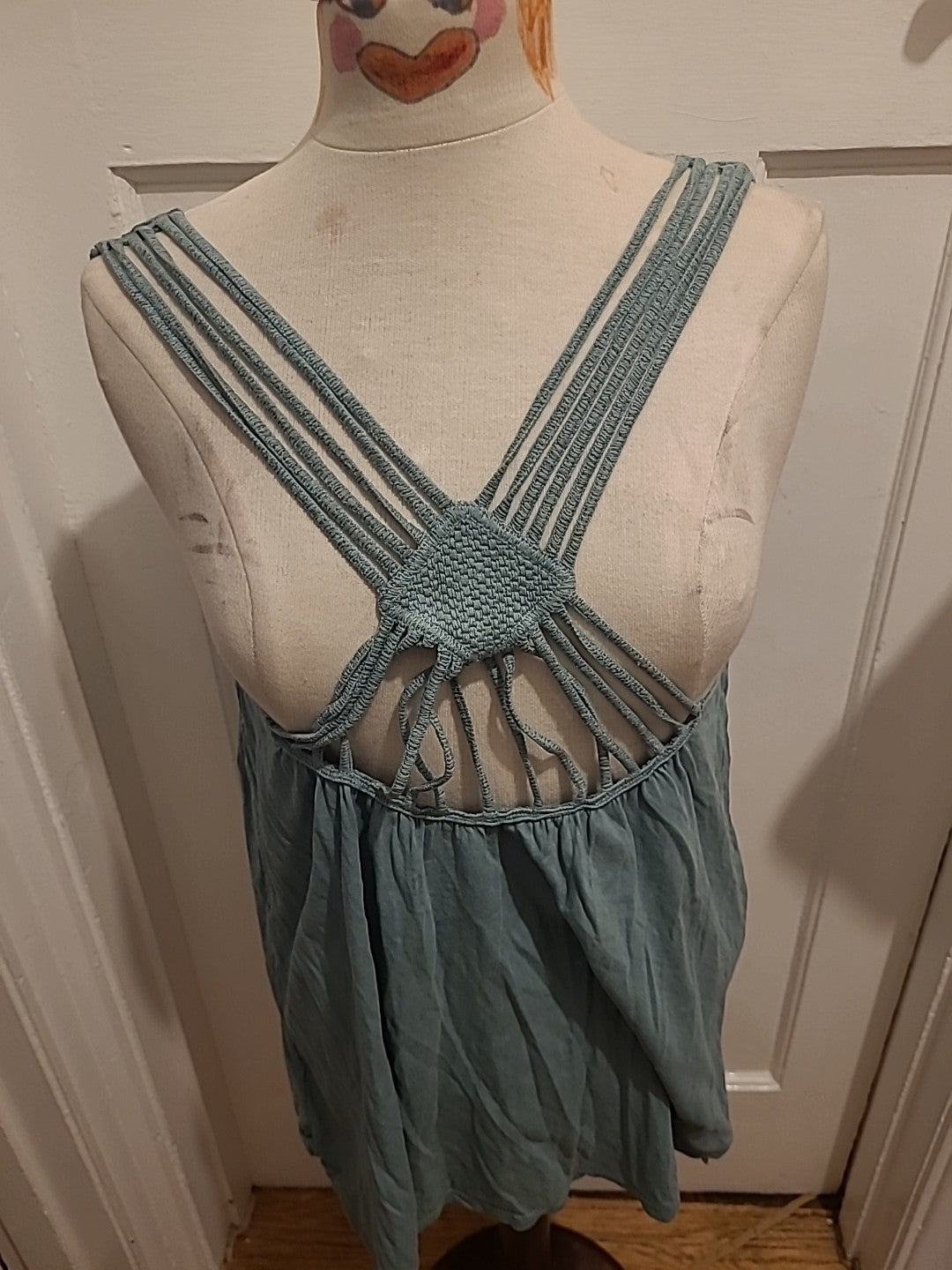 Ladies Size Small Teal Sleeveless Blouse Detailed Middle
