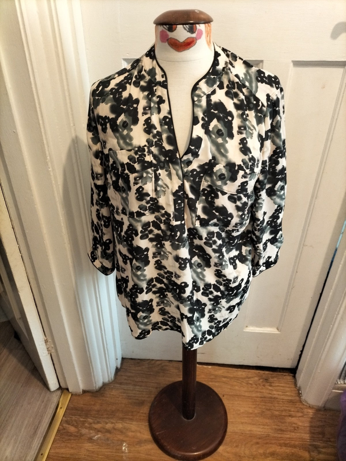 Ladies Capsule Size 14 Cream Black Floral Mid Sleeved Blouse