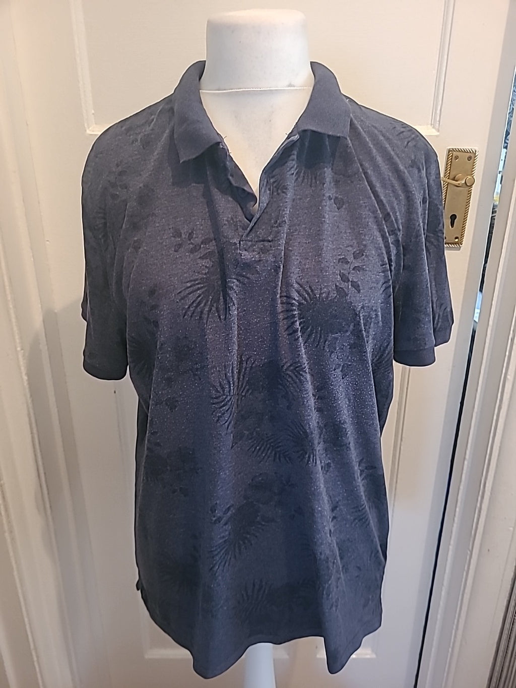 Mens Broken Standard Size XL Two Tone Navy Polo Bobbling