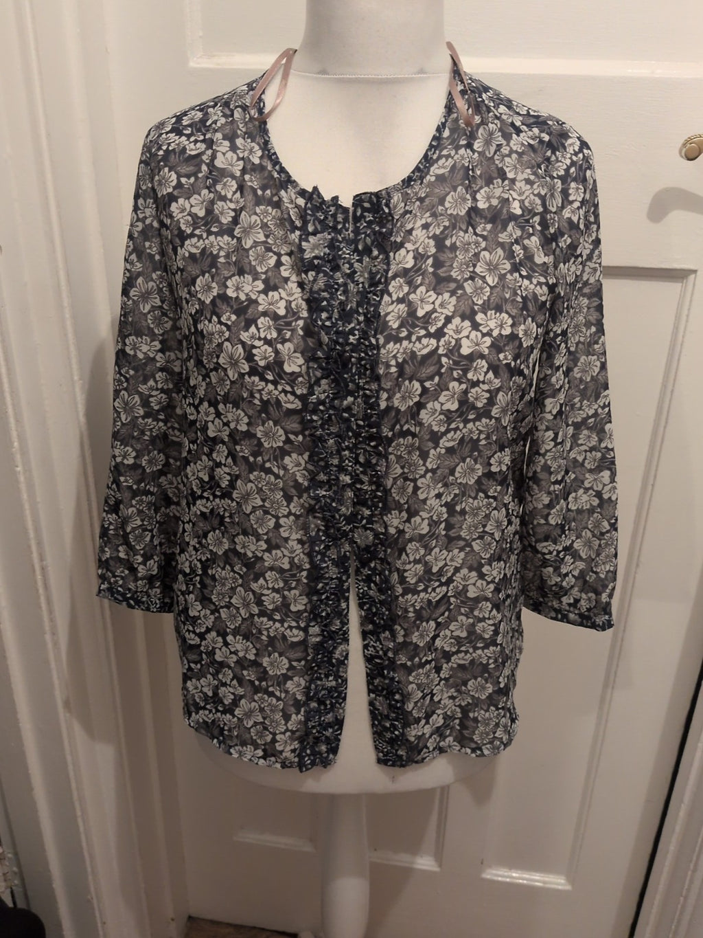 Brand New Soon 10 Navy Blue And White Floral Half Sleeve Blouse