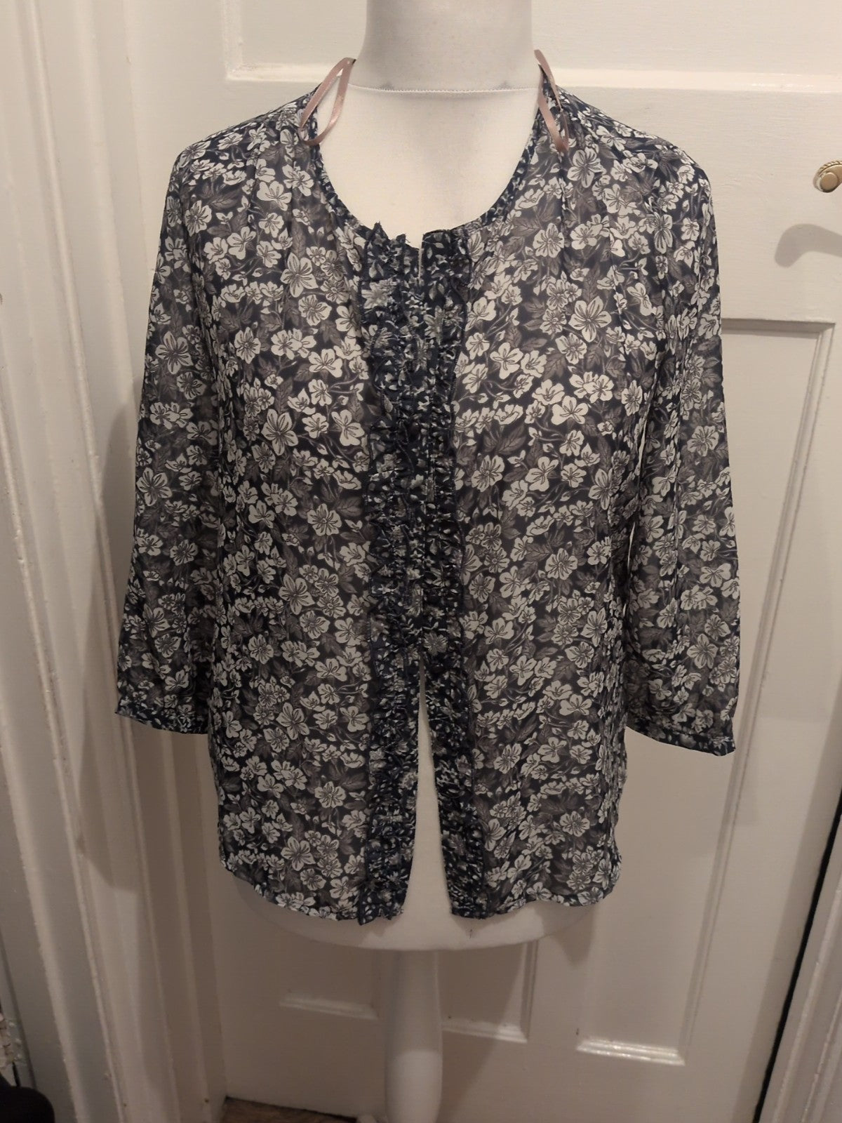 Brand New Soon 10 Navy Blue And White Floral Half Sleeve Blouse