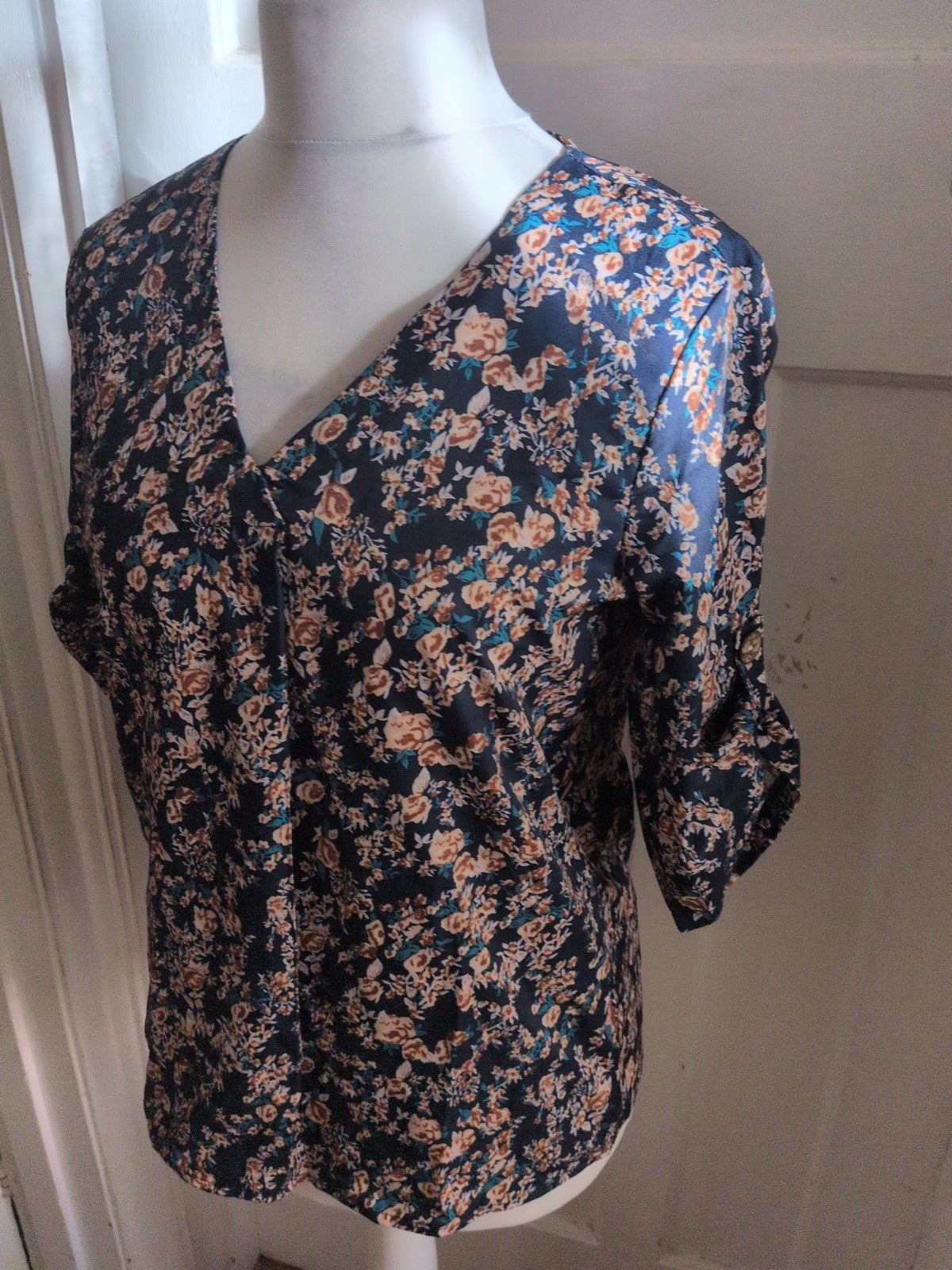 Ladies Size XL Navy Floral Short Sleeve Blouse