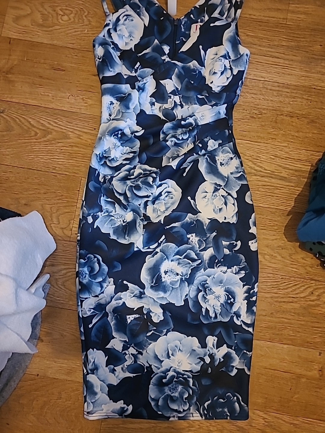 Ladies Jessica Wright Size 6 Blue/Navy/White Floral Sleeveless Dress