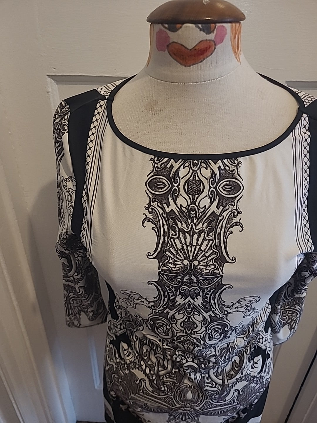Ladies Wallis Size Small Grey Black Cream Aztec Style Long Sleeved Dress