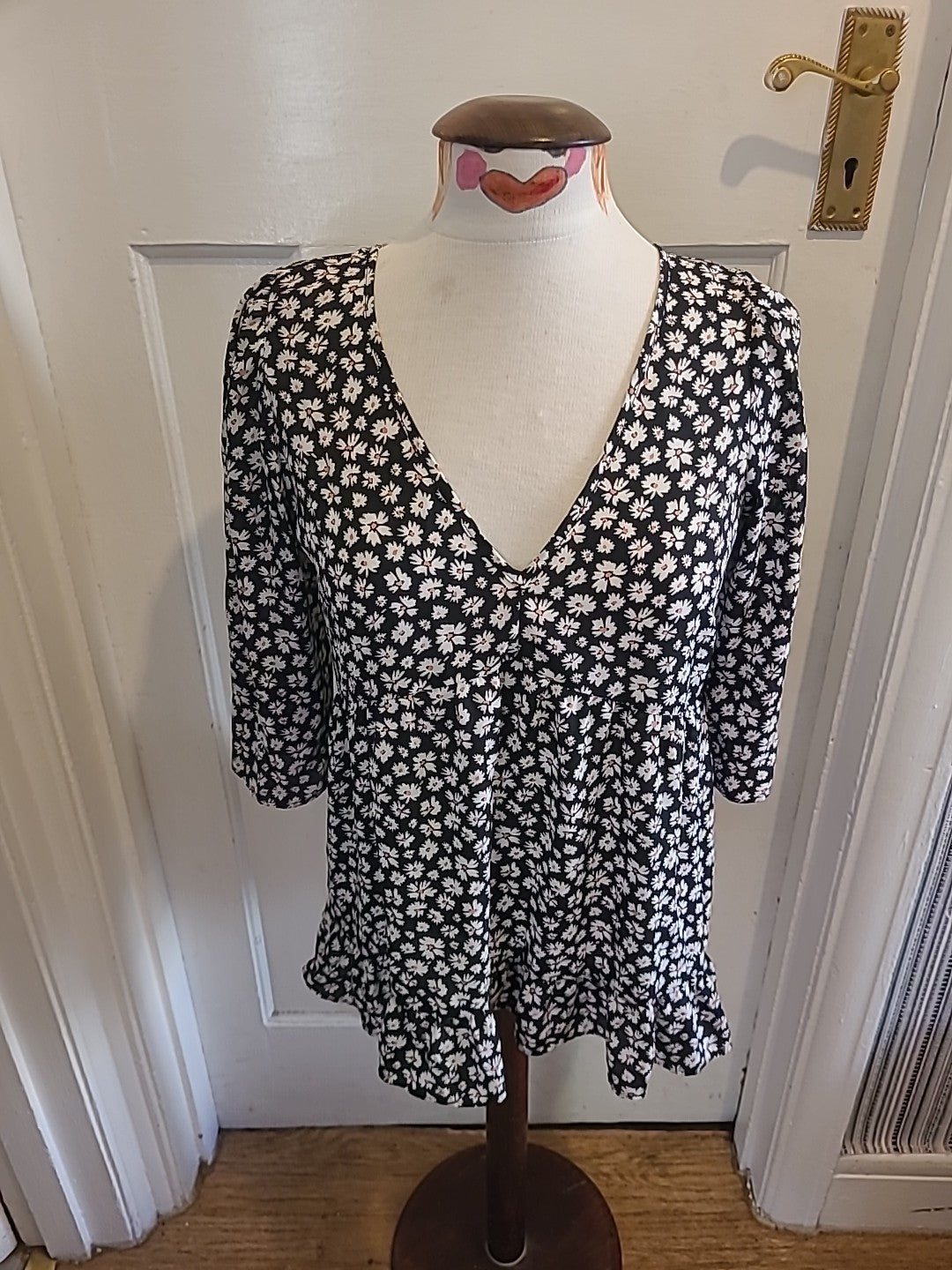 Ladies Miss Selfridge Size 10 Daisy Floral Short Sleeved Tshirt