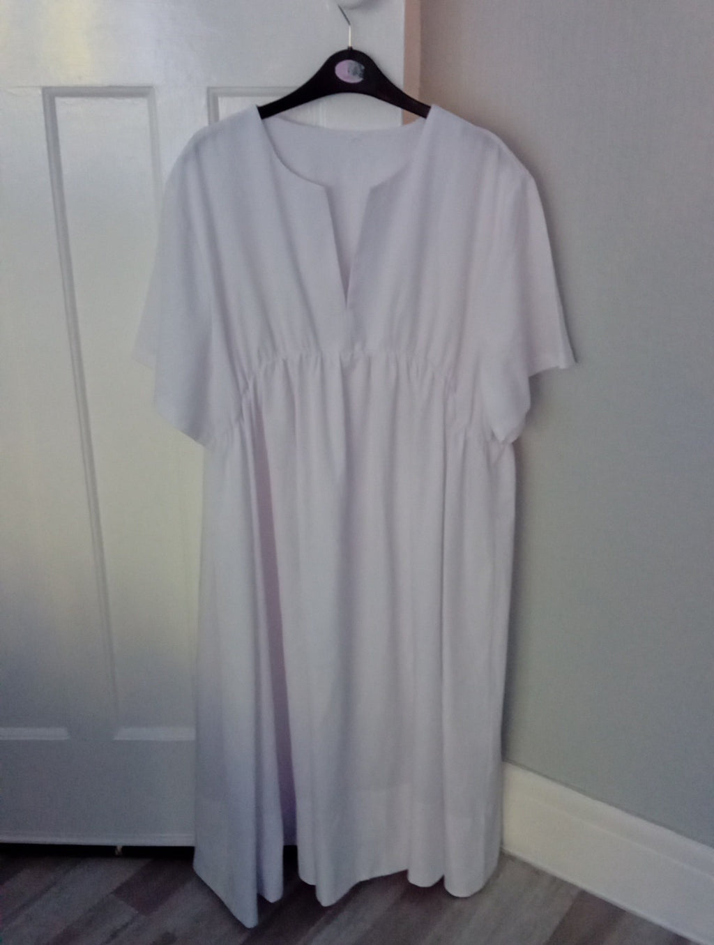 Ladies  Brand New Dress Size 4XL White Removable Broach On The Chest Midi...