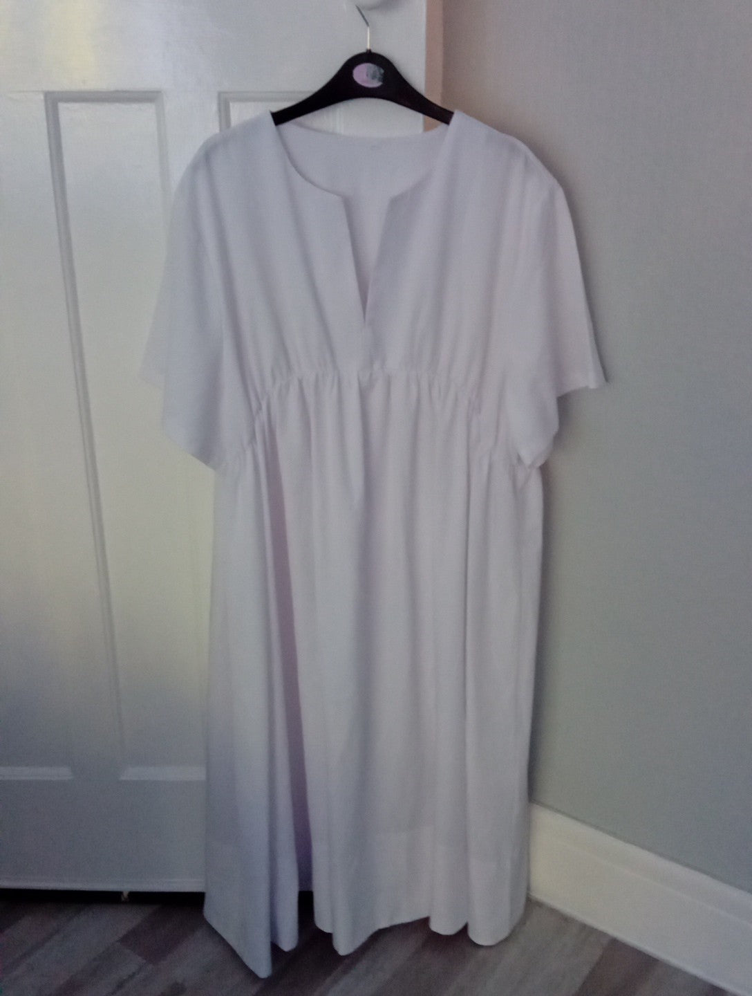 Ladies  Brand New Dress Size 4XL White Removable Broach On The Chest Midi...