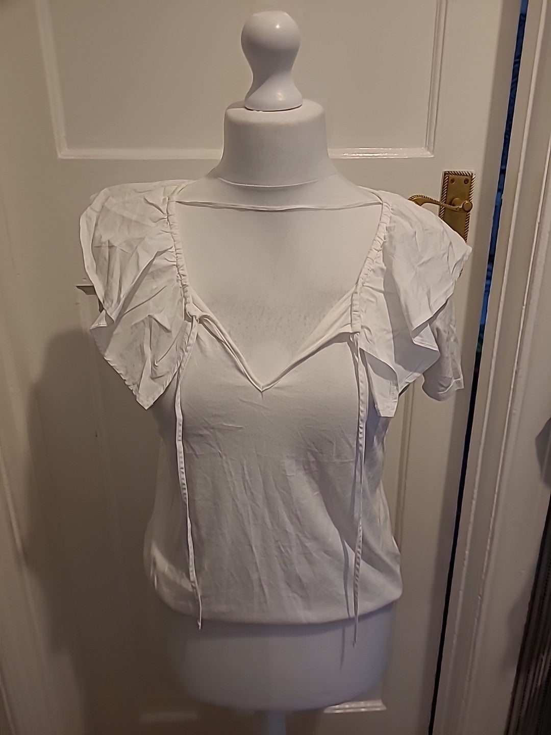 Ladies Zara Size Medium V Neck White Short Sleeved Blouse