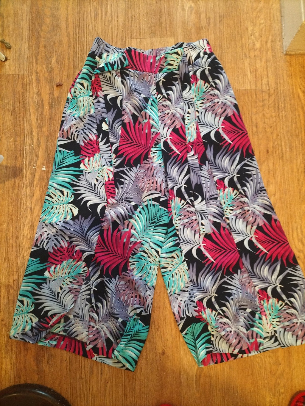 Ladies Stradivarius Size Medium Multi Elasticated Leaf Detail Trousers