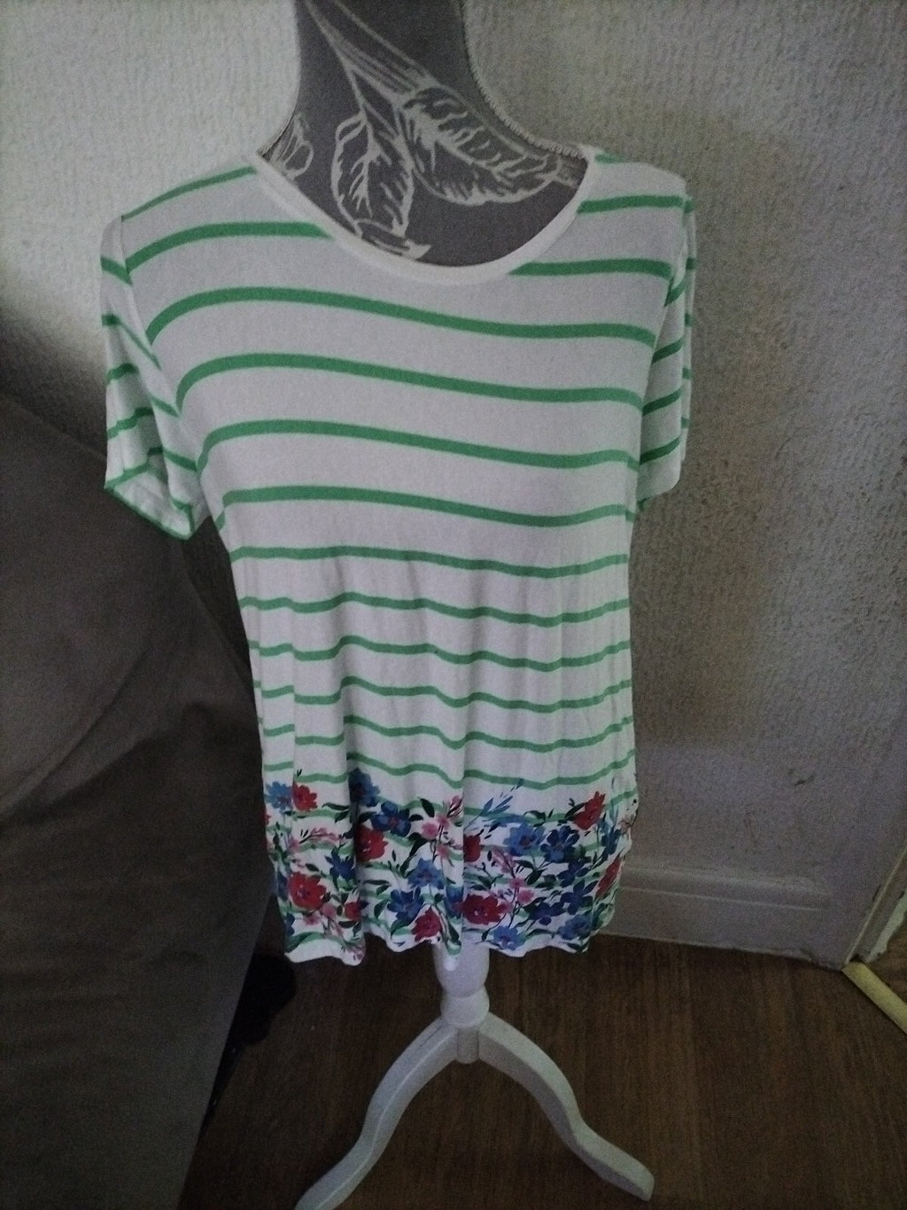 Ladies Tu Size 14 Short Sleeved Floral Tshirt
