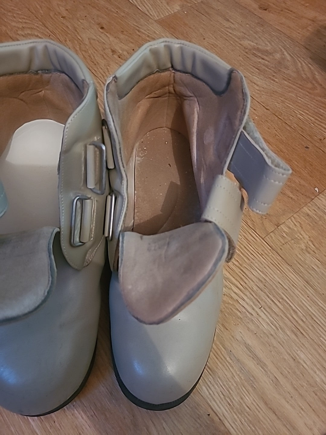 Ladies JSW Grey Approx Size 9-10 Specialty Shoe