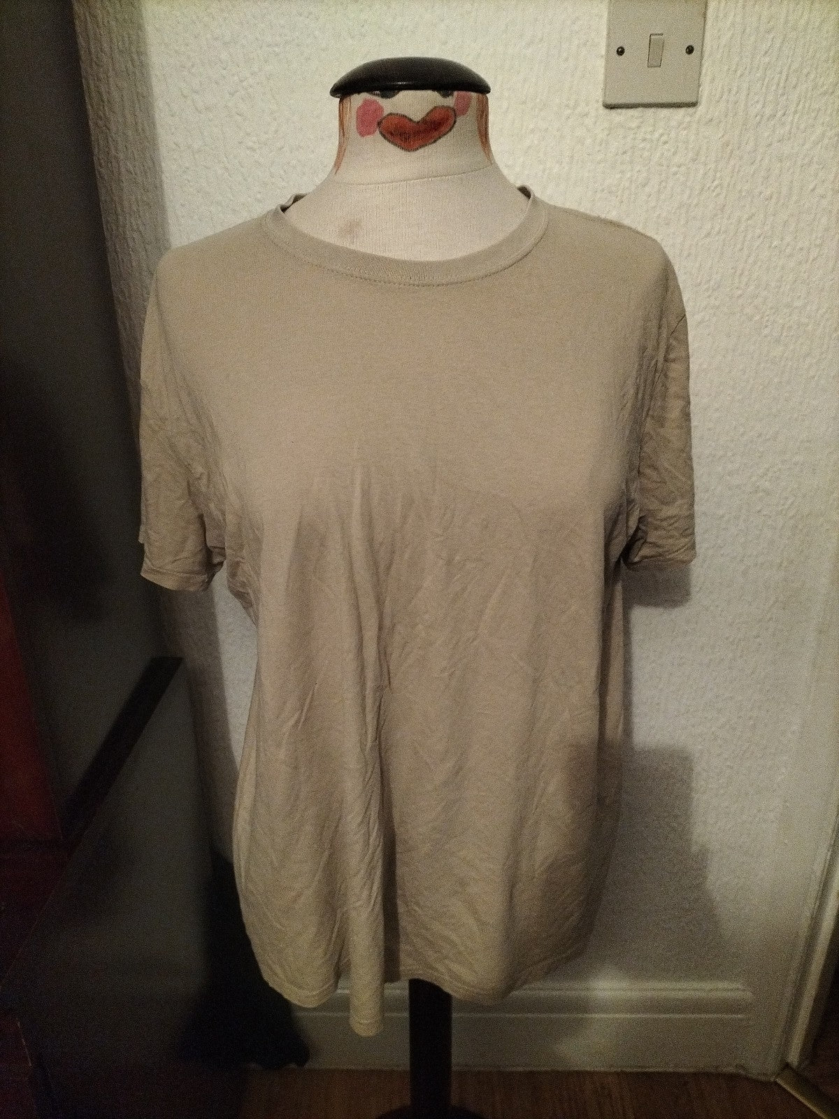 Mens Boohoo Size Small Beige Print Short Sleeved Tee