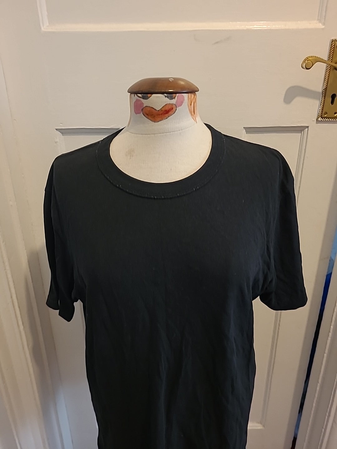 Mens Uniqlo Size Medium Black Short Sleeved Tee