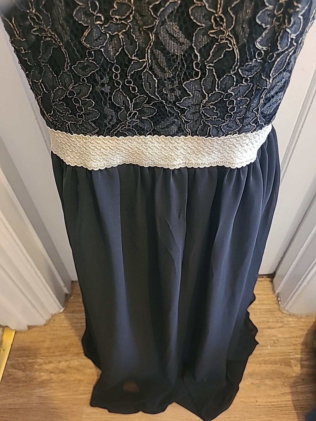 Ladies Solo Size 16 Black Gold Lined Long Length Sleeveless Dress