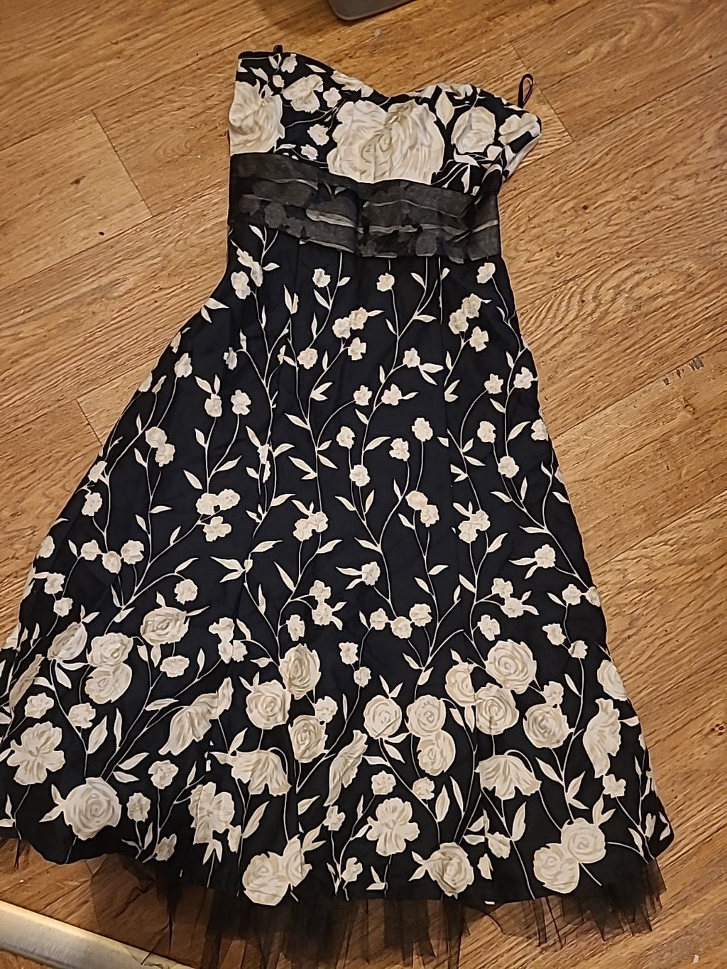 Ladies Spotlight Size 8 Black Floral Sleeveless Dress