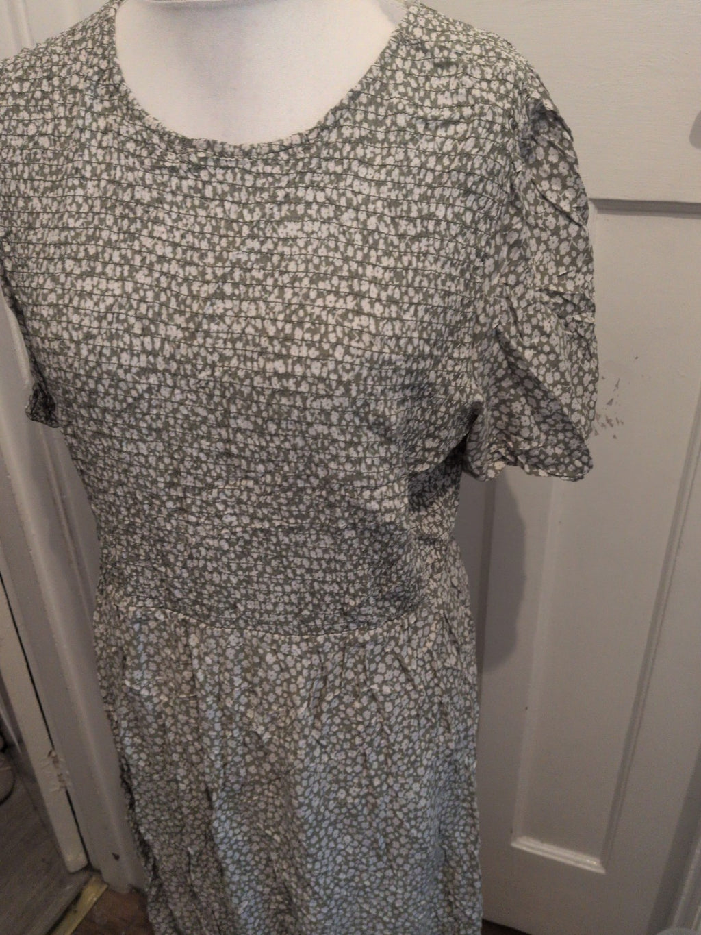 Peacocks 18 Green And White Floral Short Sleeve Dress
