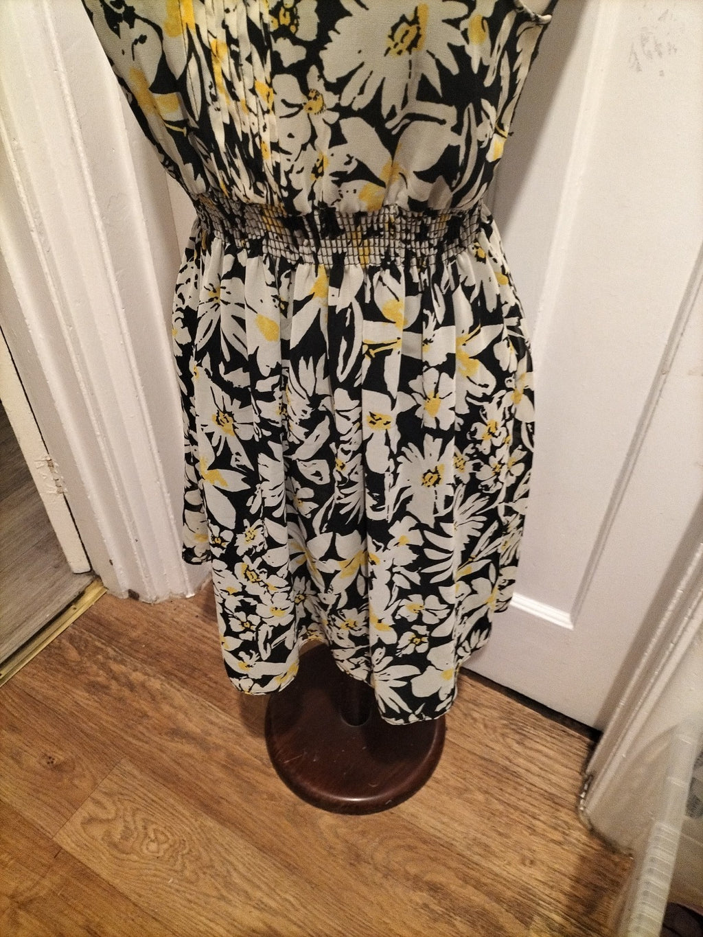 Ladies Zara Size Large Black Sleeveless White/Yellow Dress