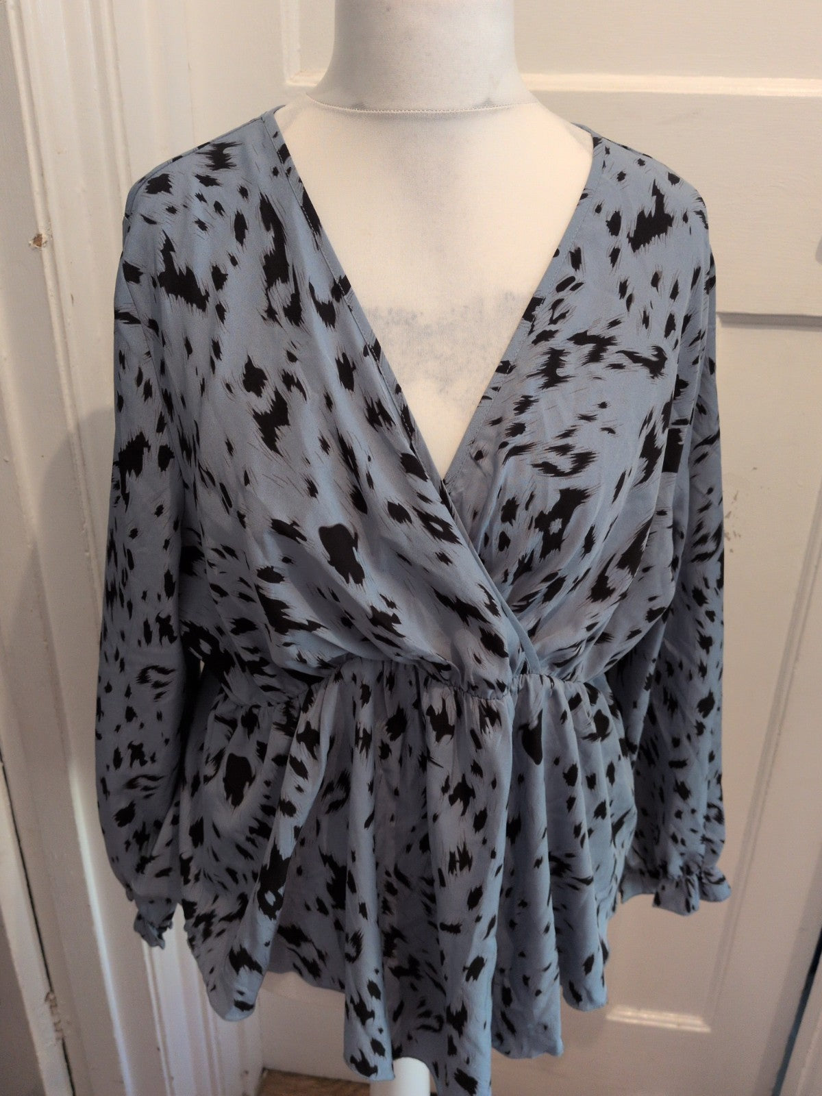 Shein Curve 2XL Grey And Black Long Sleeve Blouse