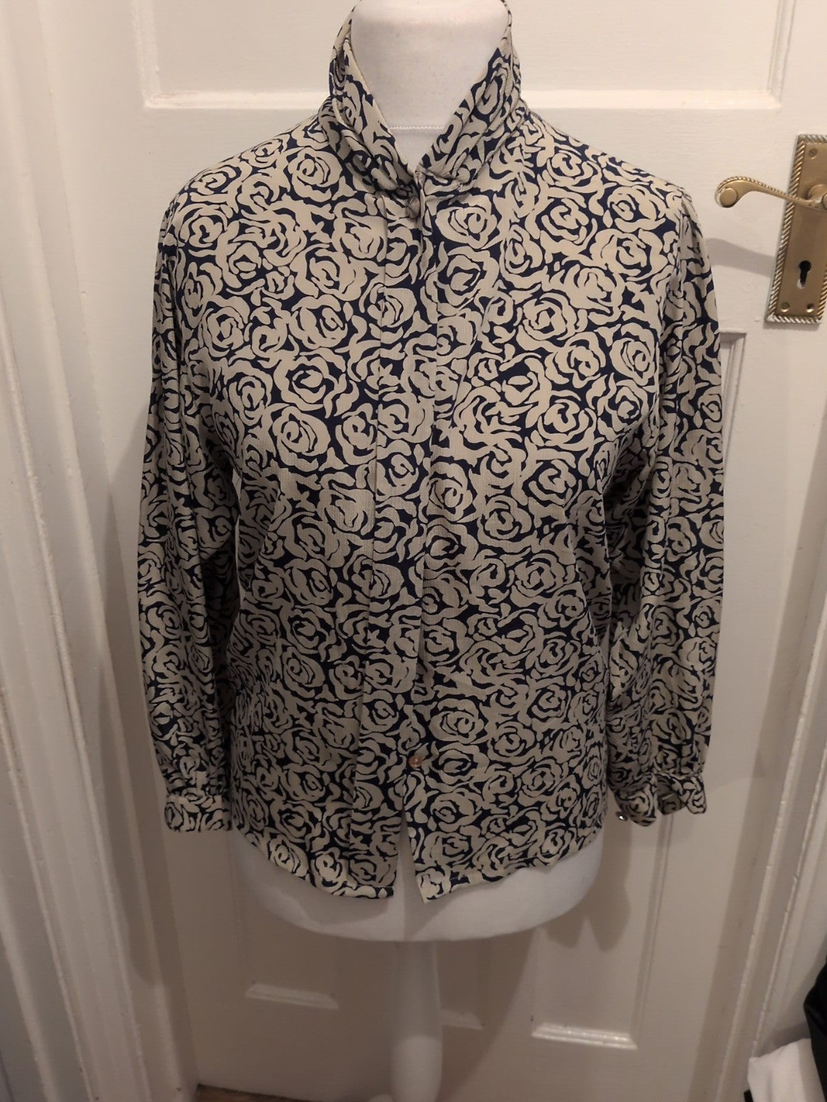 Country Casuals Bust 32" Flax And Navy Long Sleeve Buttoned Blouse