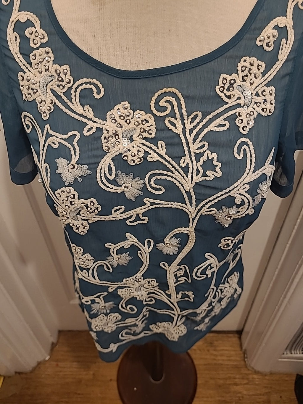Ladies Monsoon Size 8 Teal With White Embroidery Short Sleeved Tshirt