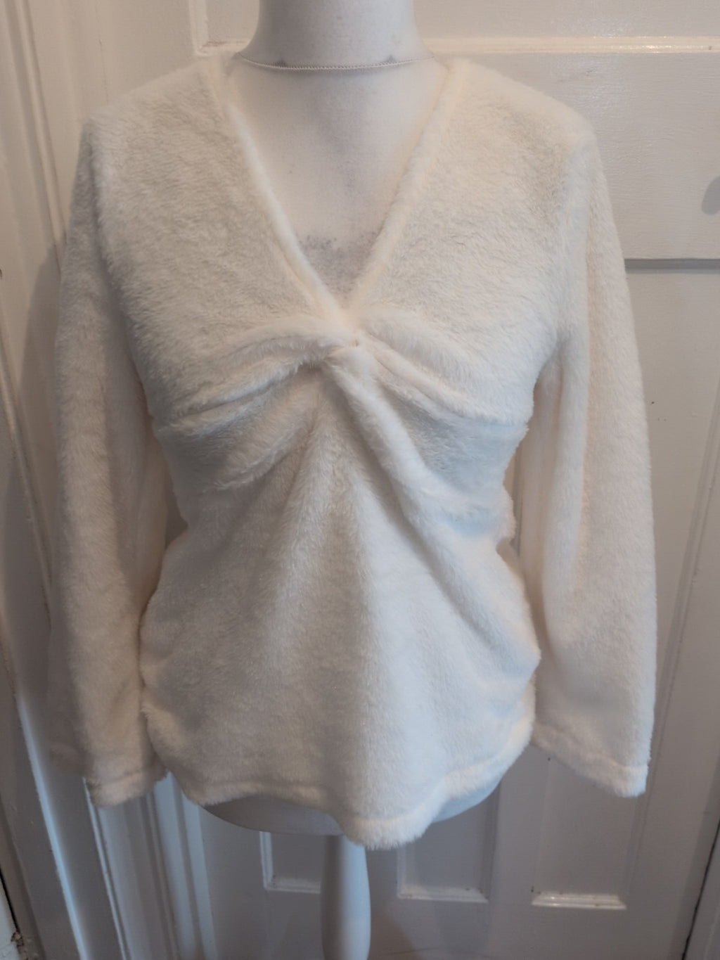 Ladies Cream Fluffy Jumper Size Large [12-14V Neckline With Twist Free Delivery