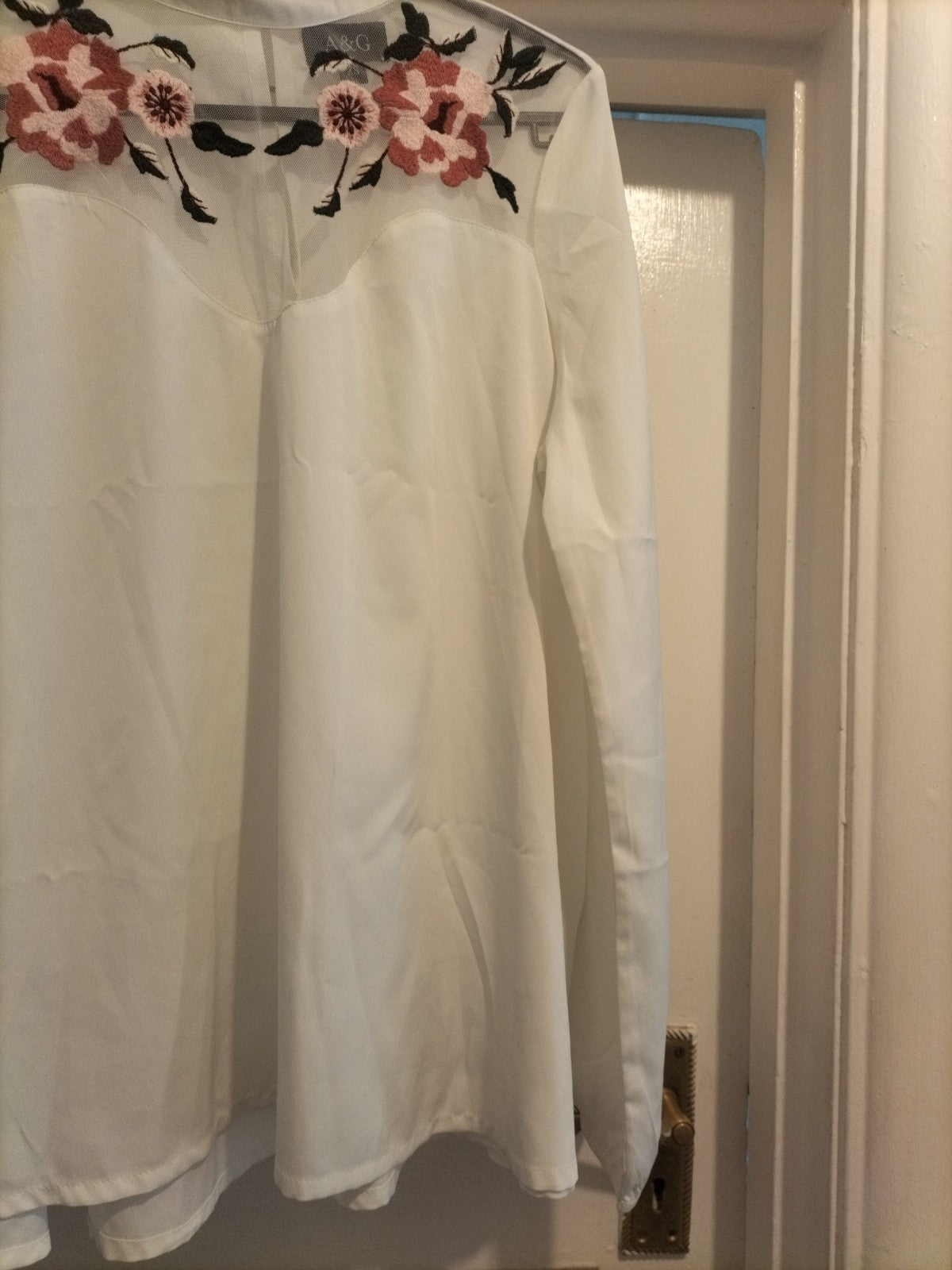 Ladies A+G Size XS White Floral Mesh Long Sleeved Blouse