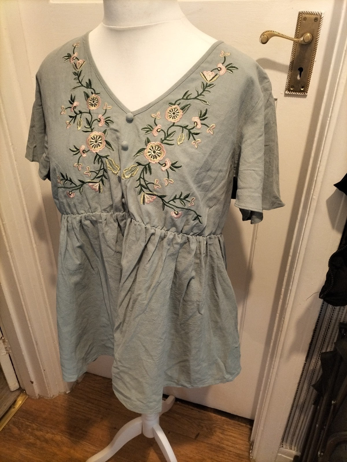 Ladies Shein Size XL Greyish Green Floral Short Sleeved V Neck Dress