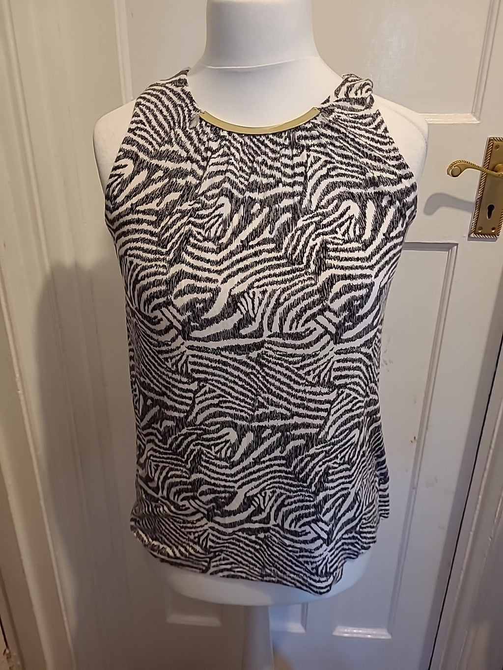 Ladies H&M Size Small Black And White Lined Sleeveless Zebra Print Top
