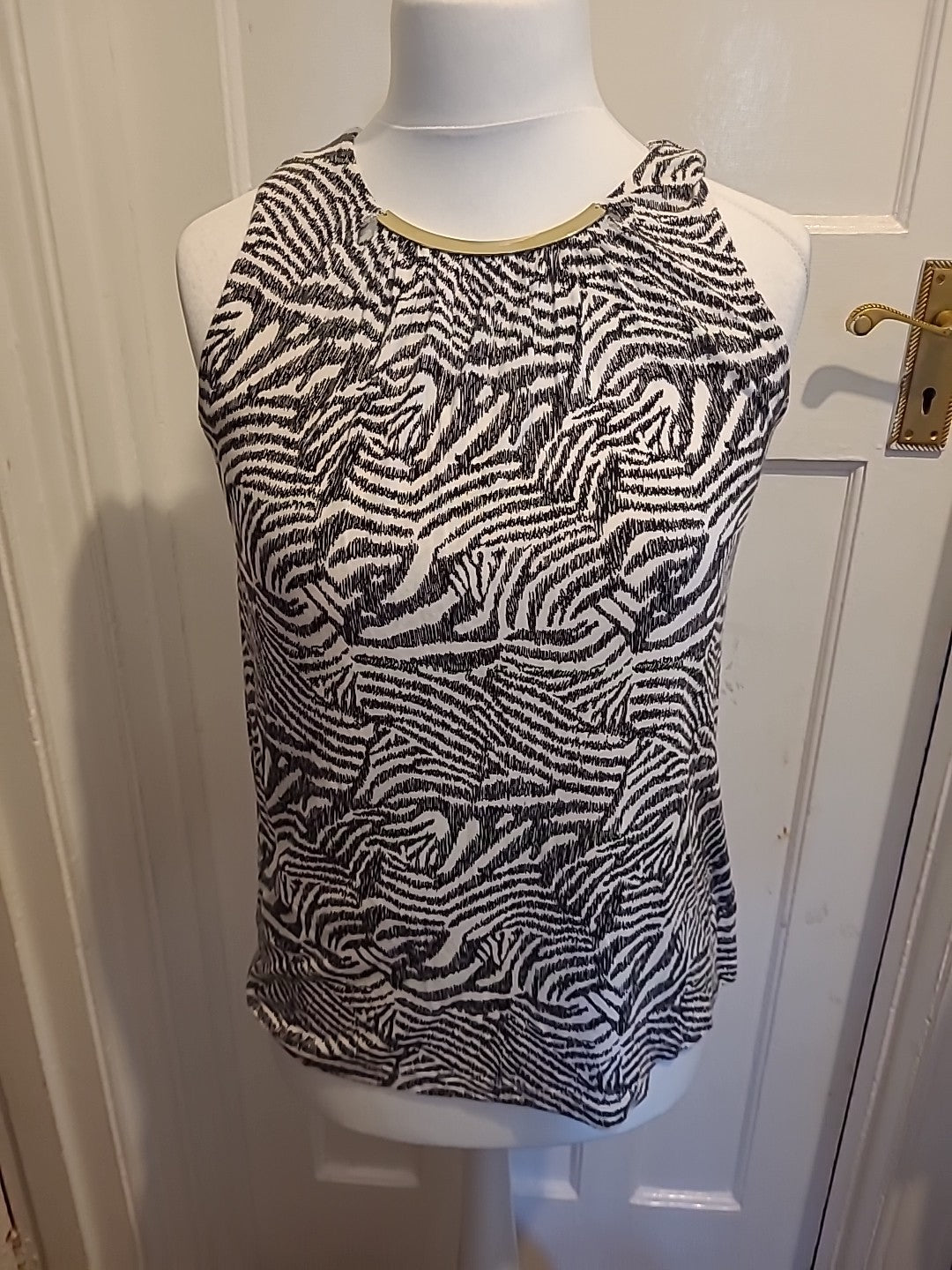 Ladies H&M Size Small Black And White Lined Sleeveless Zebra Print Top