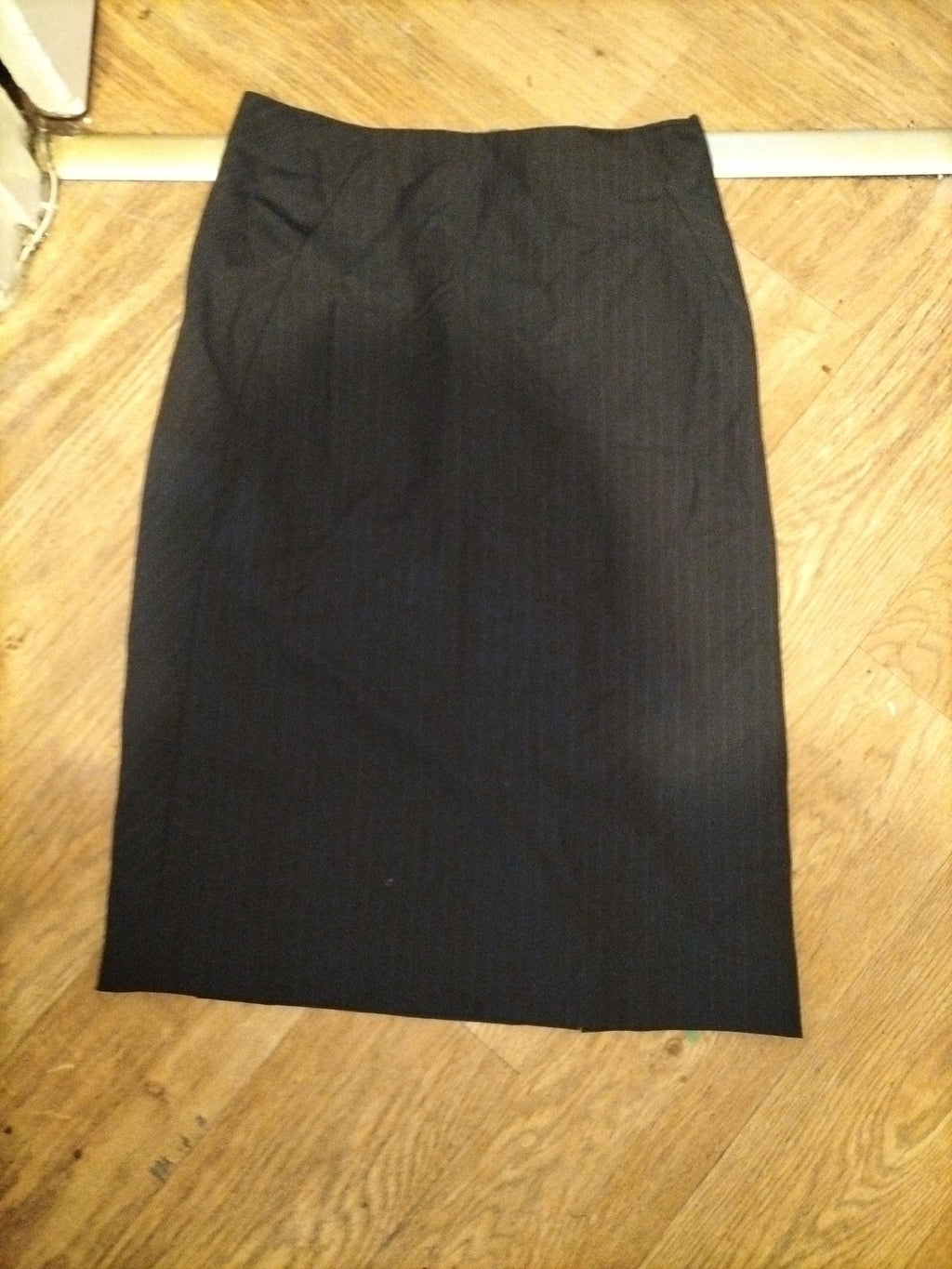 Ladies Austin Reed Size 14 Black With Pink Pinstripe Lined Skirt