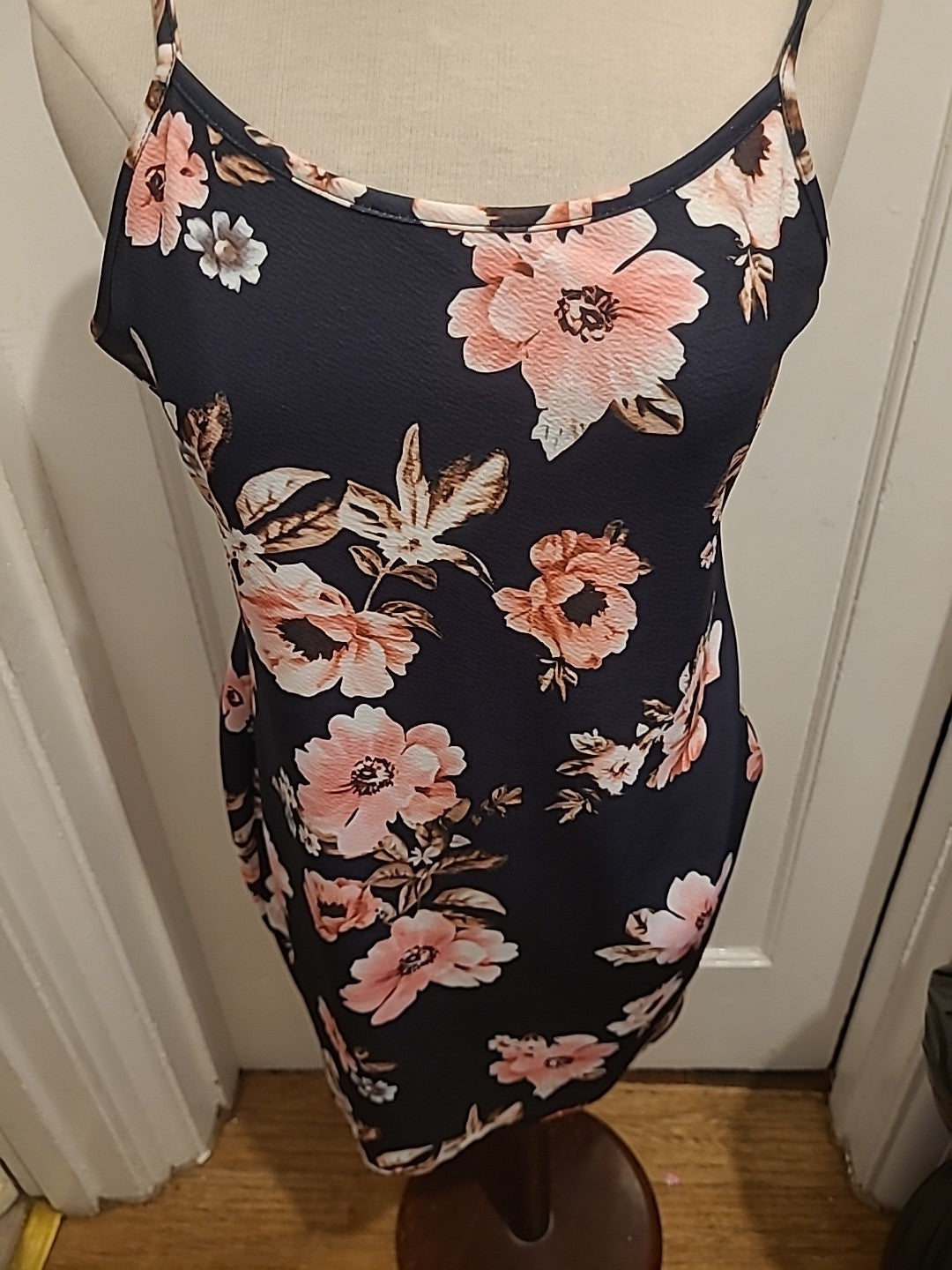 Ladies Size XL Black Floral Sleeveless Strappy Blouse