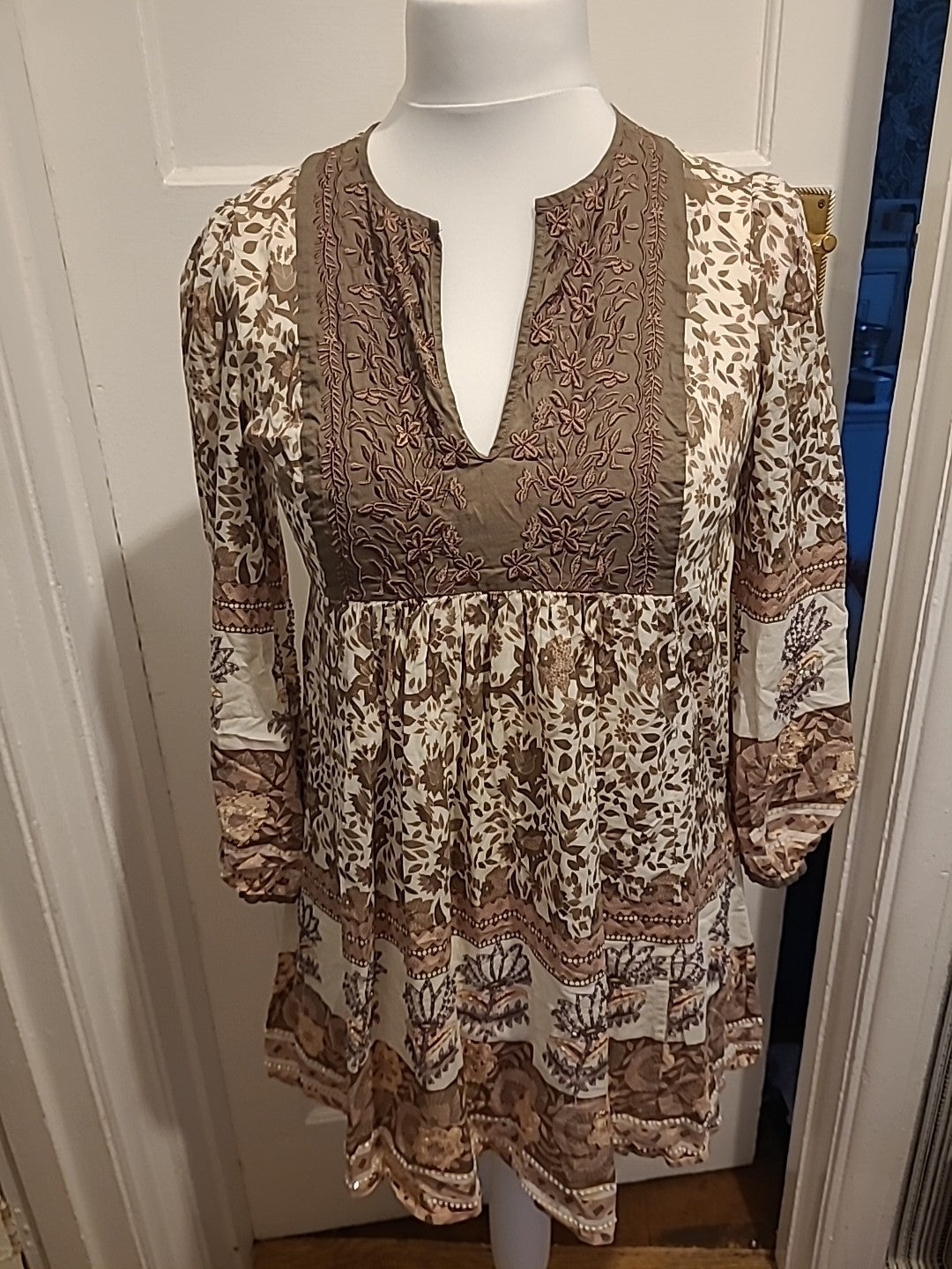 Ladies Warehouse Size 10 Brown And Cream Long Sleeved Diamonte Blouse