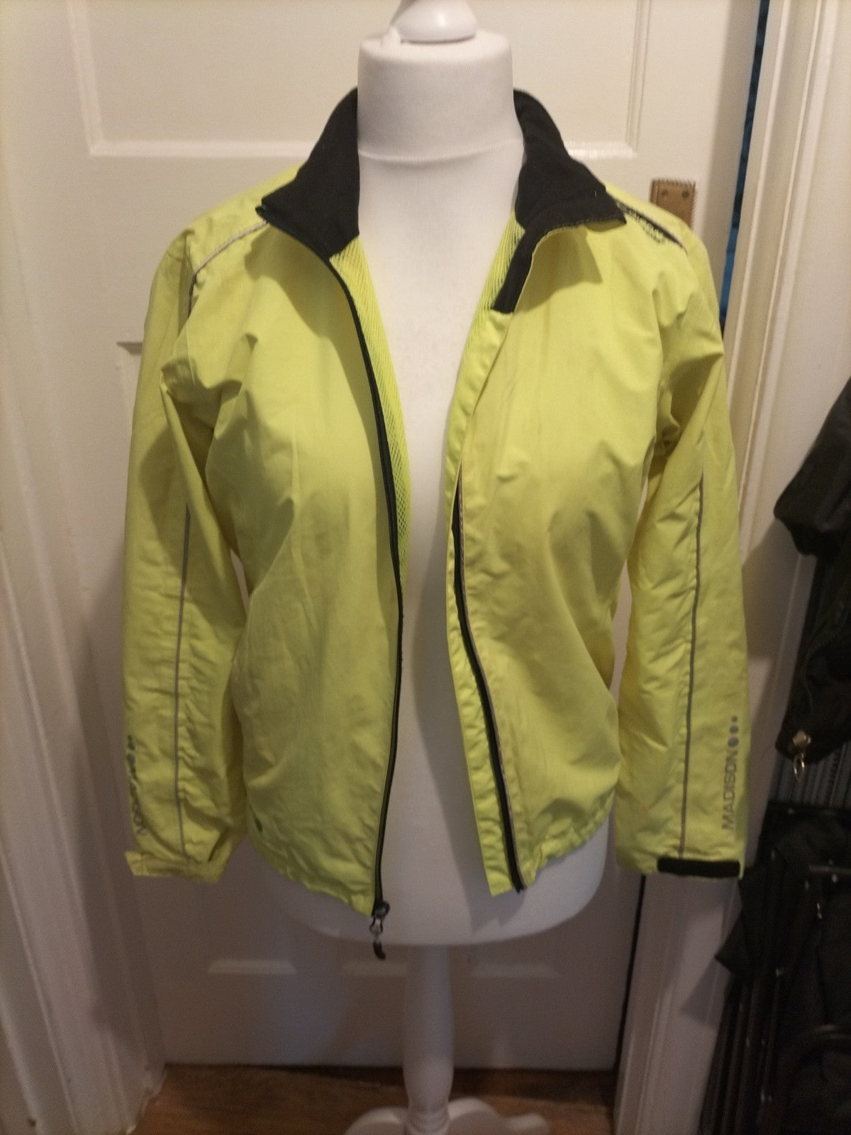 Ladies Madison Size 14 Fluorescent Mesh Lined Jacket Cycling