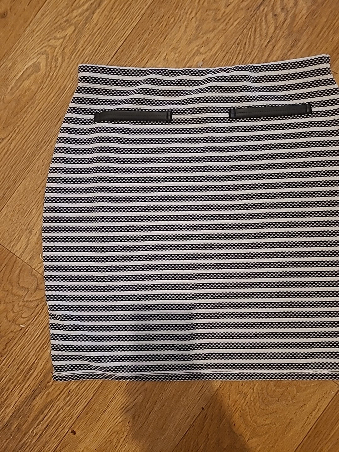 Ladies Originals Size Small Black White Detailed Striped Elasticated Skirt