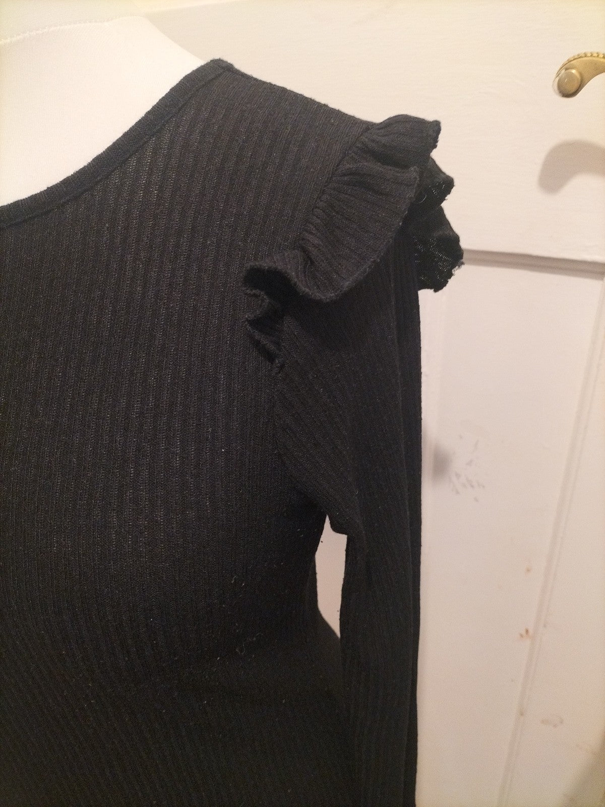 Ladies New Look Size 8 Black Ribbed Long Sleeved Tshirt Round Neck