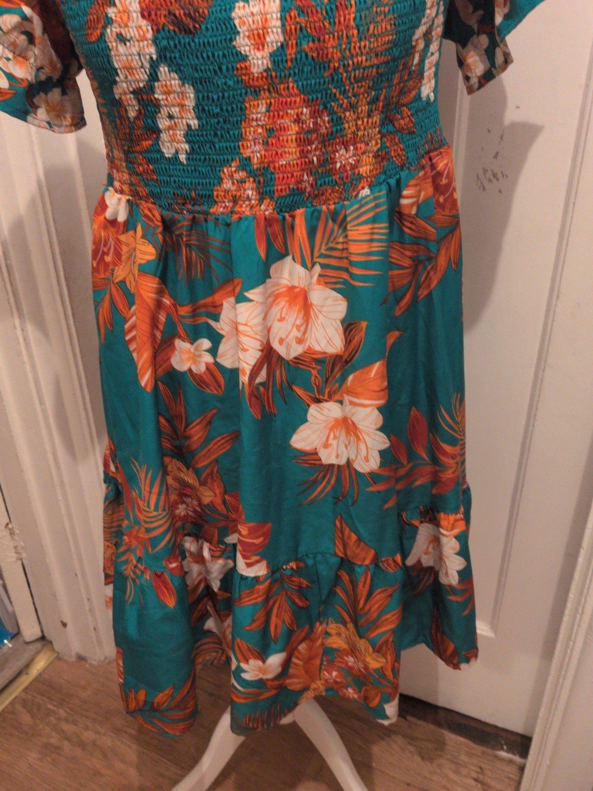 Ladies Shein Size XL Green And Orange Bubblehem Short Sleeve Dress Knee Length